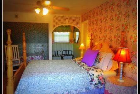 Deluxe Quadruple Room interior